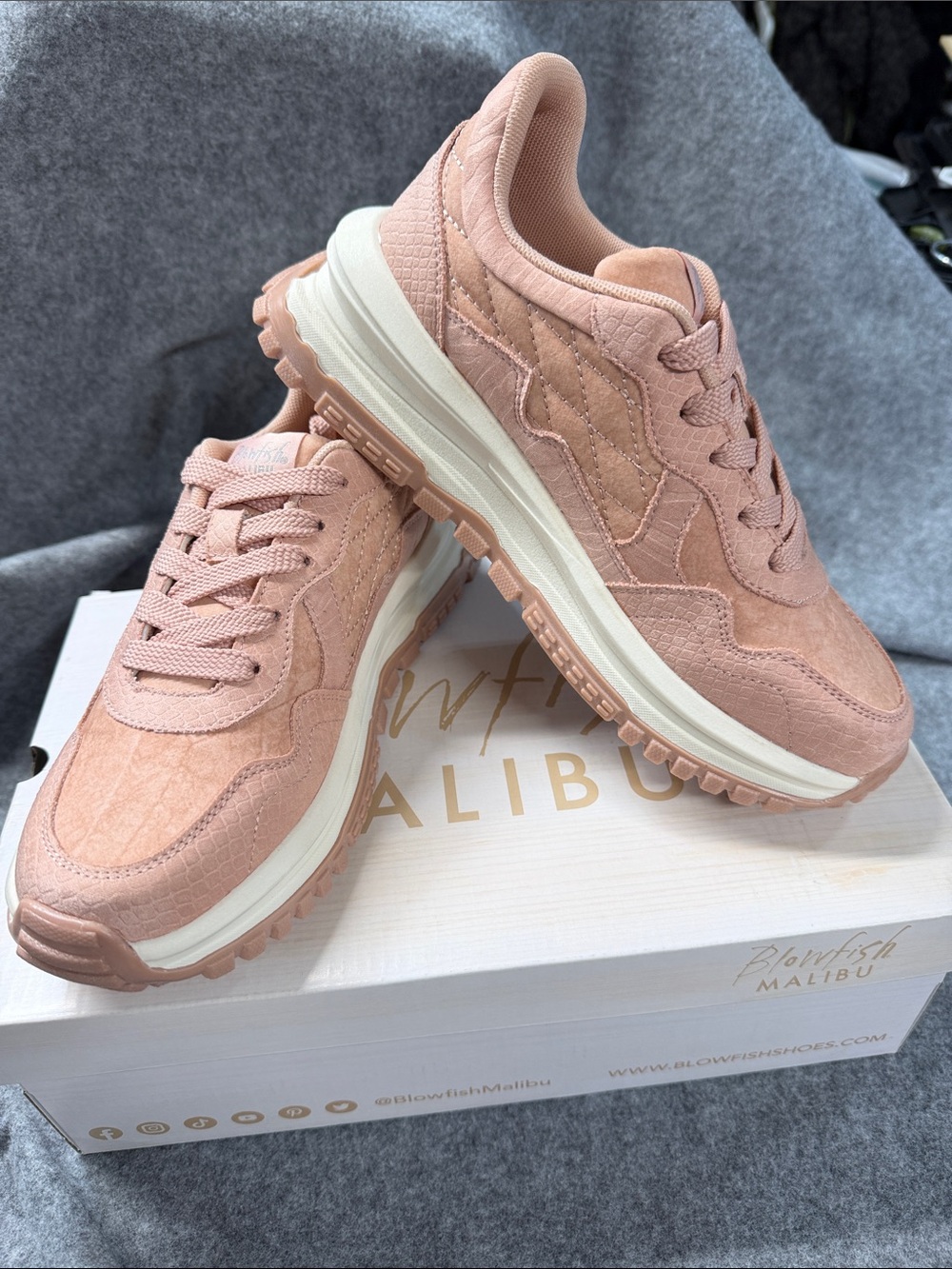 Blowfish Malibu Luna dirty Pink rock micro suede  shoes Sneakers NWT 7
